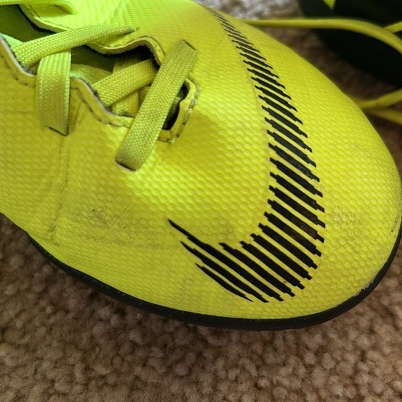 Nike 5.5Y Mercurial Indoor Soccer Cleats - Picture 4 of 8